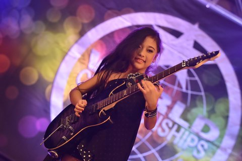 PETCH PettyRock · ภาพเดี่ยว 33 / Solo portrait 33