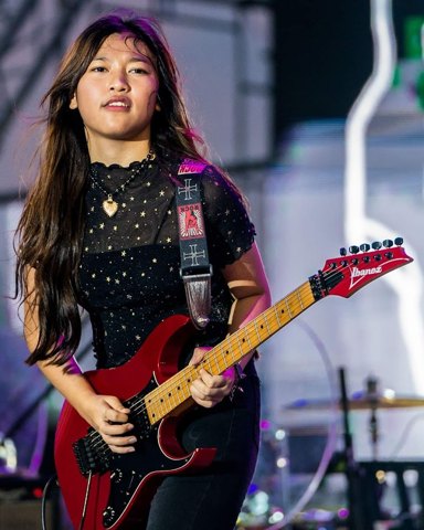 PETCH PettyRock · ภาพเดี่ยว 60 / Solo portrait 60