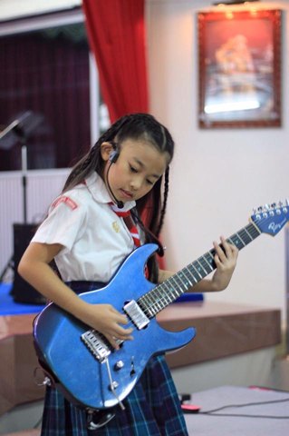 PETCH PettyRock · ภาพเดี่ยว 77 / Solo portrait 77